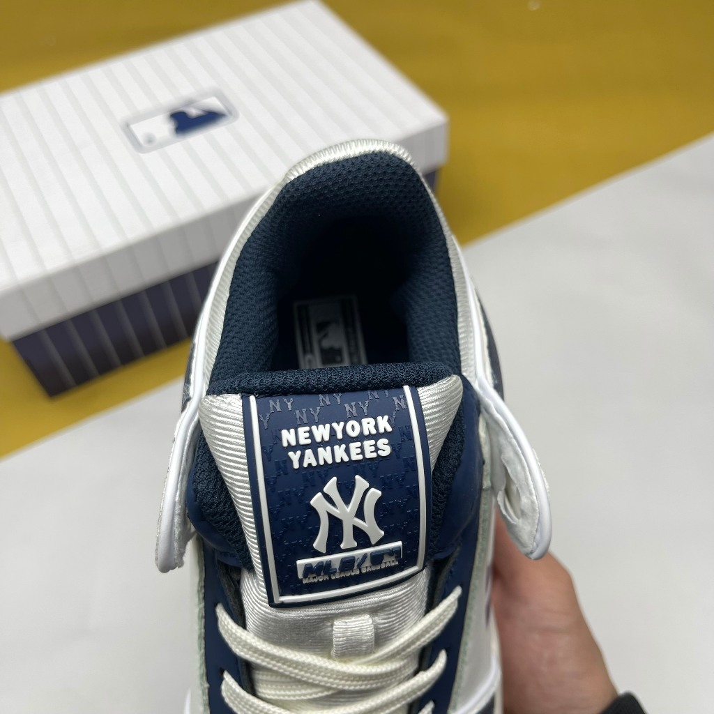 Giày MLB Chunky Liner Mid Denim New York Yankees Sox, MLB Liner Mid NY Trắng Xanh Biển Denim - Than.Shoes