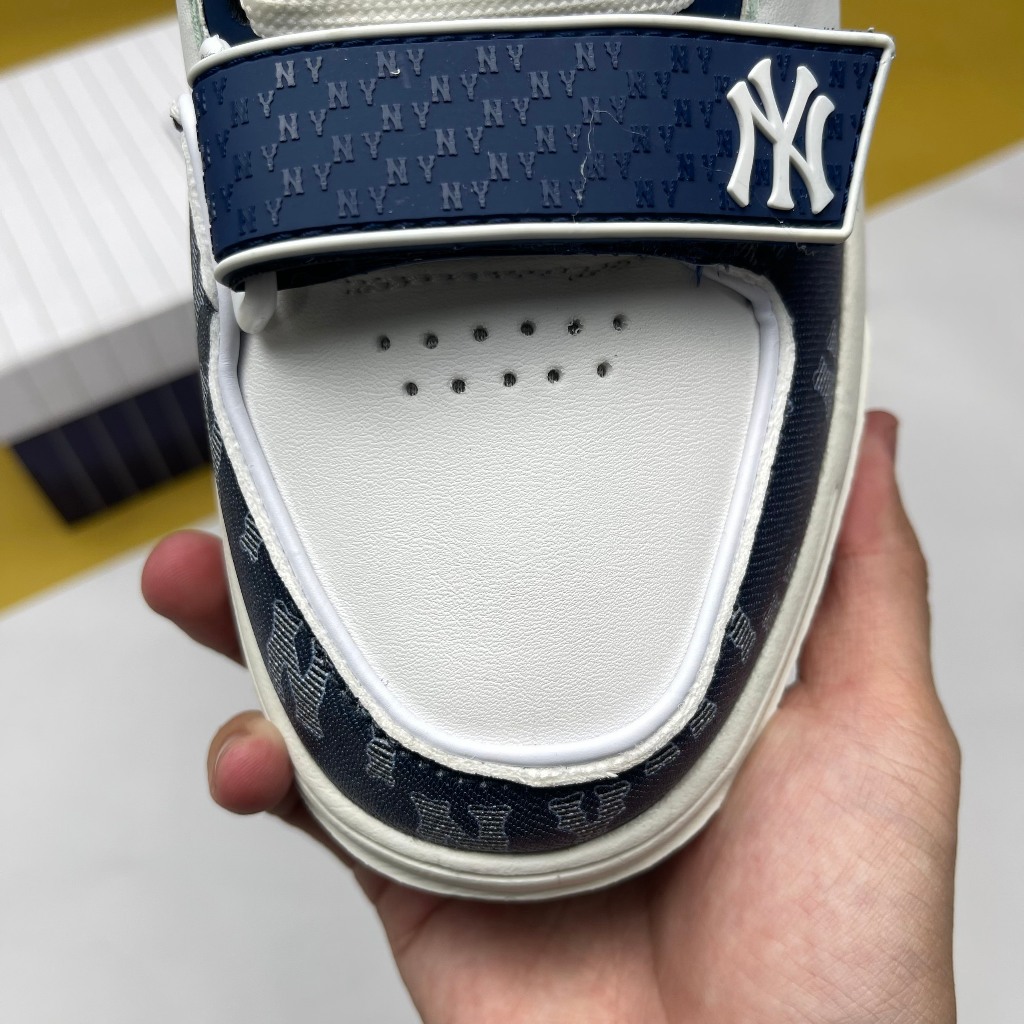 Giày MLB Chunky Liner Mid Denim New York Yankees Sox, MLB Liner Mid NY Trắng Xanh Biển Denim - Than.Shoes