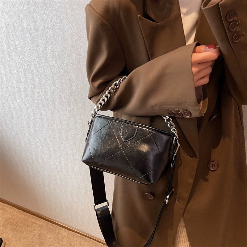 Túi xách nữ đeo chéo thời trang cá tính dáng hộp phối dây xích MS60