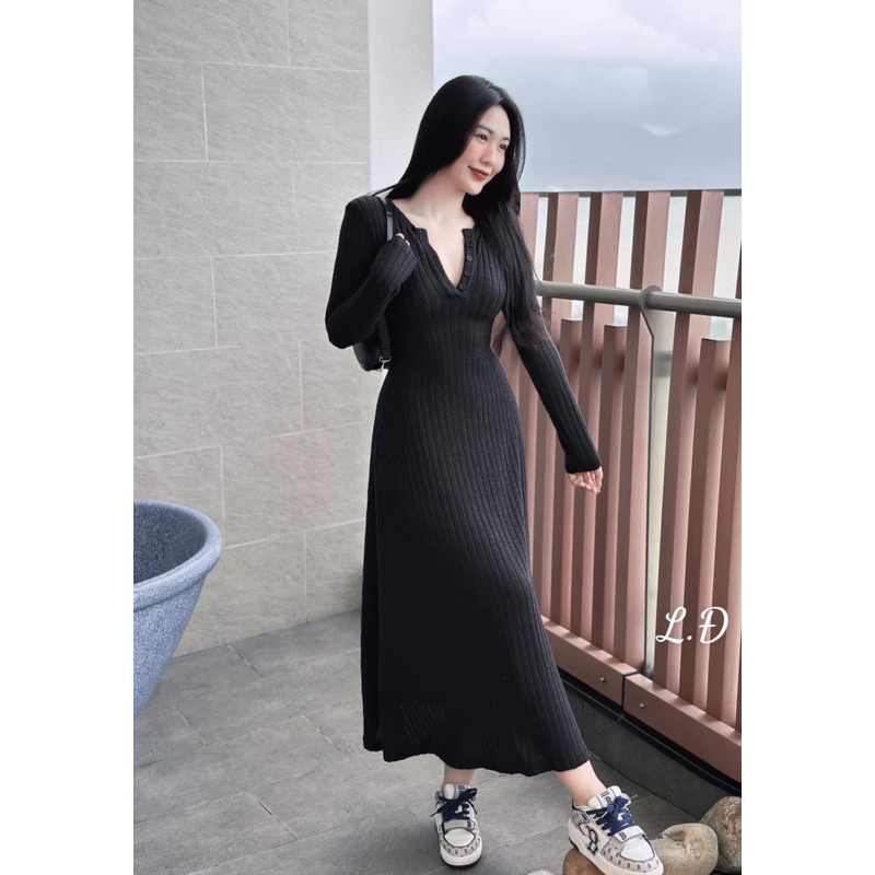 Váy len trơn xoè dáng dài cổ V đơn giản mà sang chảnh