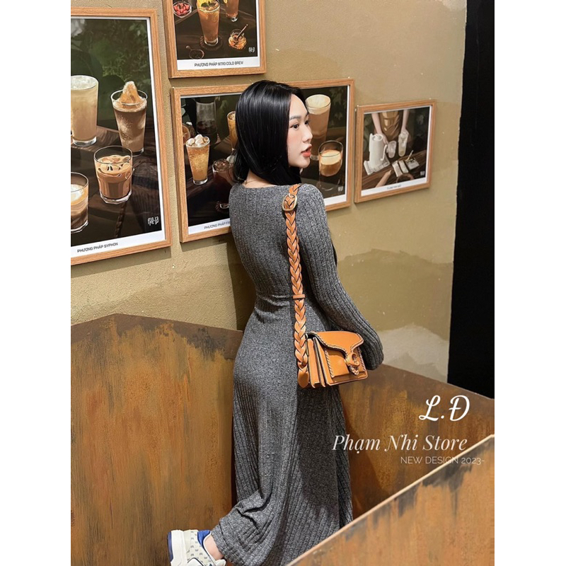 Váy len trơn xoè dáng dài cổ V đơn giản mà sang chảnh