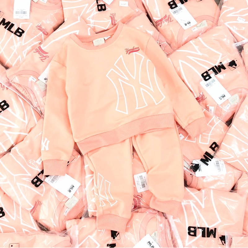 Bộ nỉ da cá NY Mlb cho bé gái màu hồng cam size từ 12-35 cân