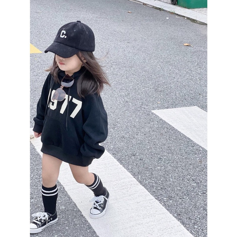 Áo hoodie 1977 màu nâu , đen cho bé trai , gái 1-8t