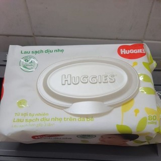 Khăn ướt Huggies 64 và 72 miếng