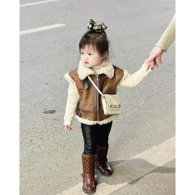 Áo gile lót lông màu vàng bò cho bé. mẫu áo gile siêu xinh cho bé. áo gile lót lông siêu đẹp