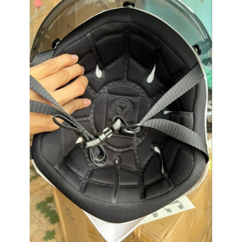 Vario mũ bảo hiểm đuôi nhọn đậm chất thể thao