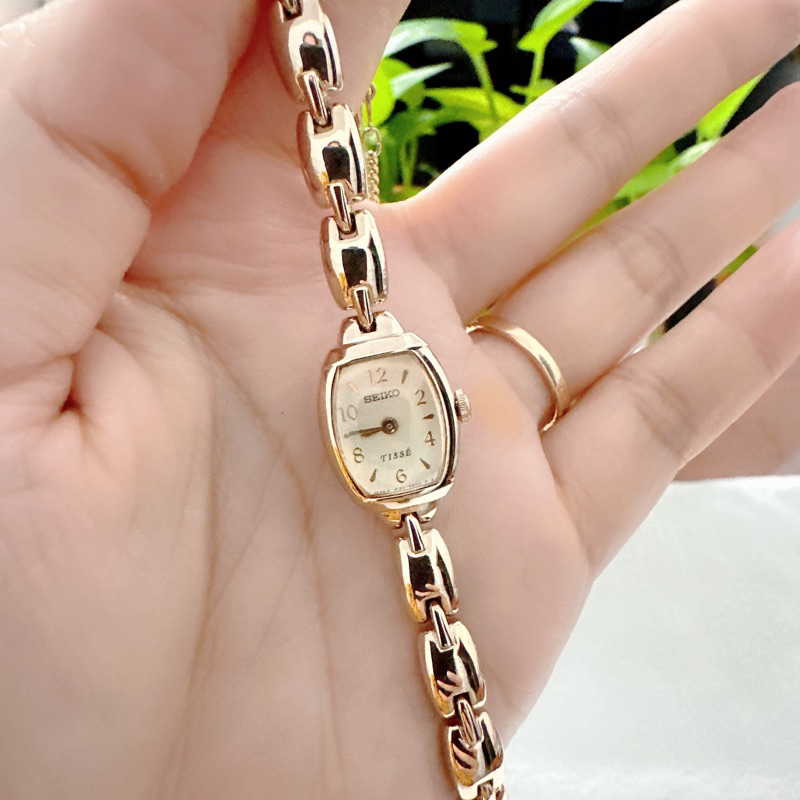 Đồng hồ nữ si nhật dáng lắc tay hiệu Seiko Tisse, dây khoá zin