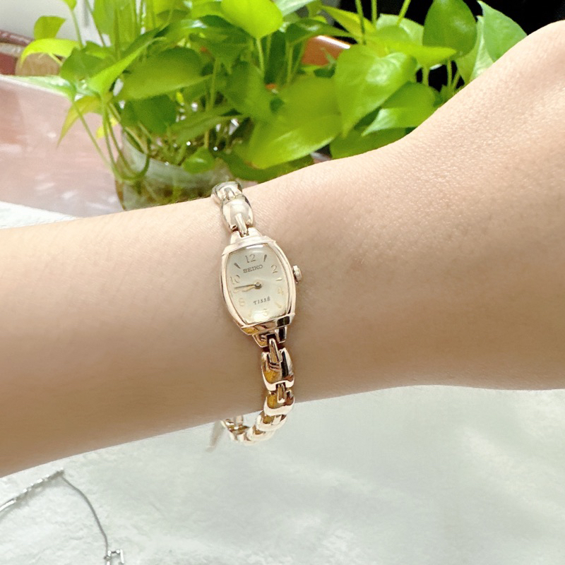 Đồng hồ nữ si nhật dáng lắc tay hiệu Seiko Tisse, dây khoá zin