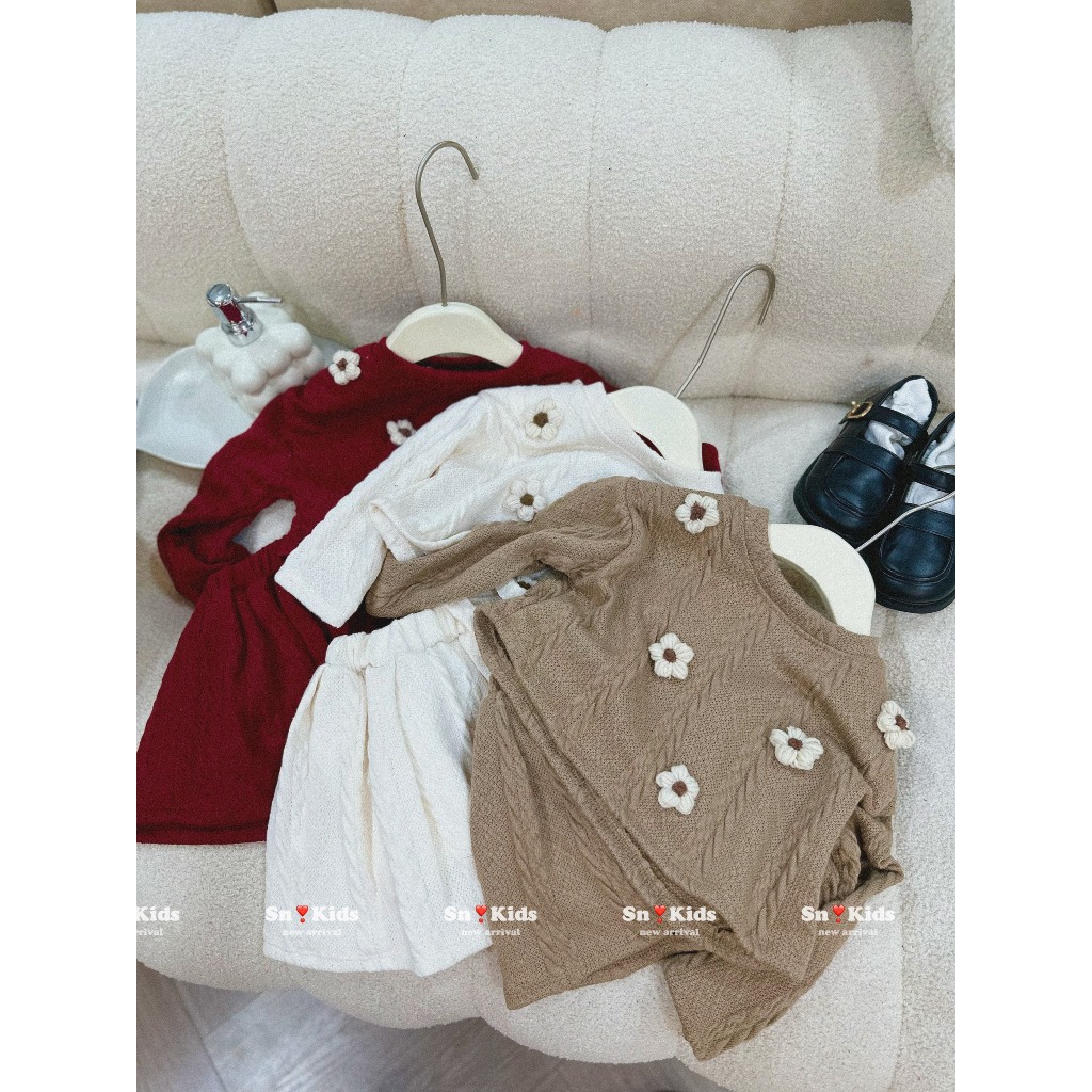 Set váy len đính hoa dệt bé gái