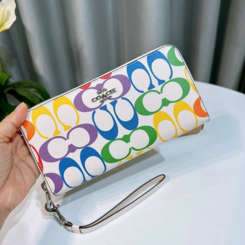 VÍ COACH Long Zip Around Wallet In Rainbow