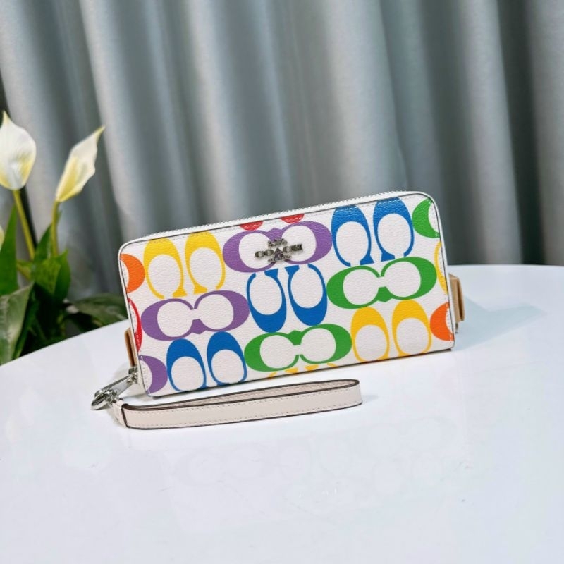 VÍ COACH Long Zip Around Wallet In Rainbow