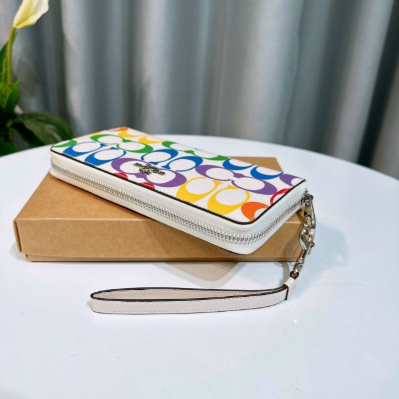 VÍ COACH Long Zip Around Wallet In Rainbow