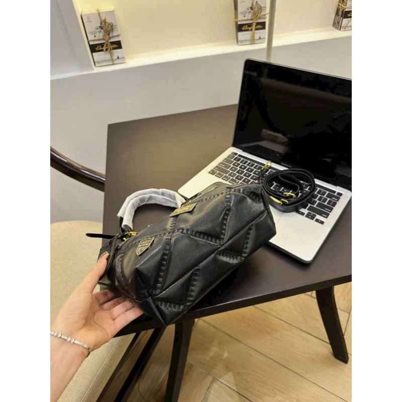 Túi xách viền xích