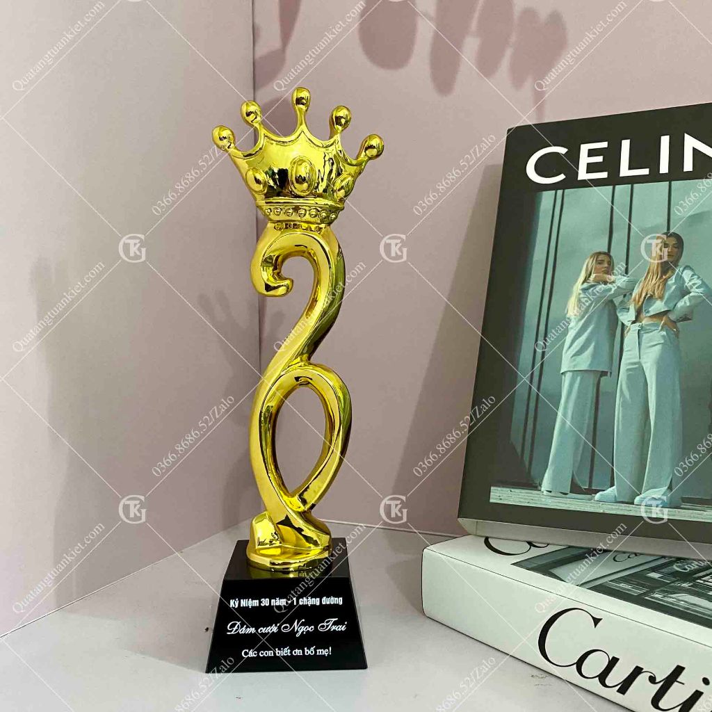 Cúp pha lê vương miện mạ vàng TK19