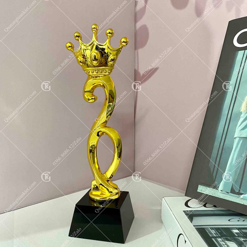 Cúp pha lê vương miện mạ vàng TK19