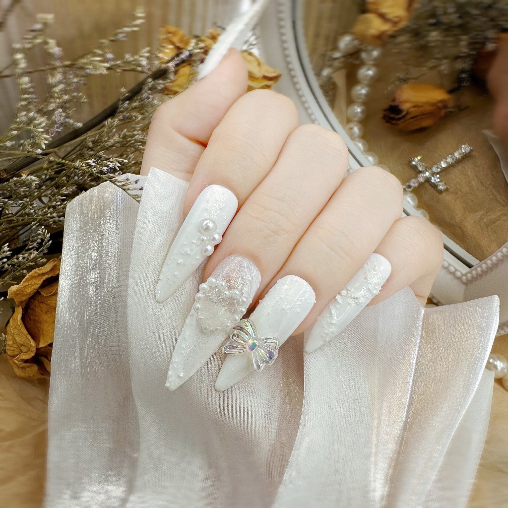 nailbox thiết kế, móng tay giả màu trắng đính đá, tặng kèm keo dán dũa