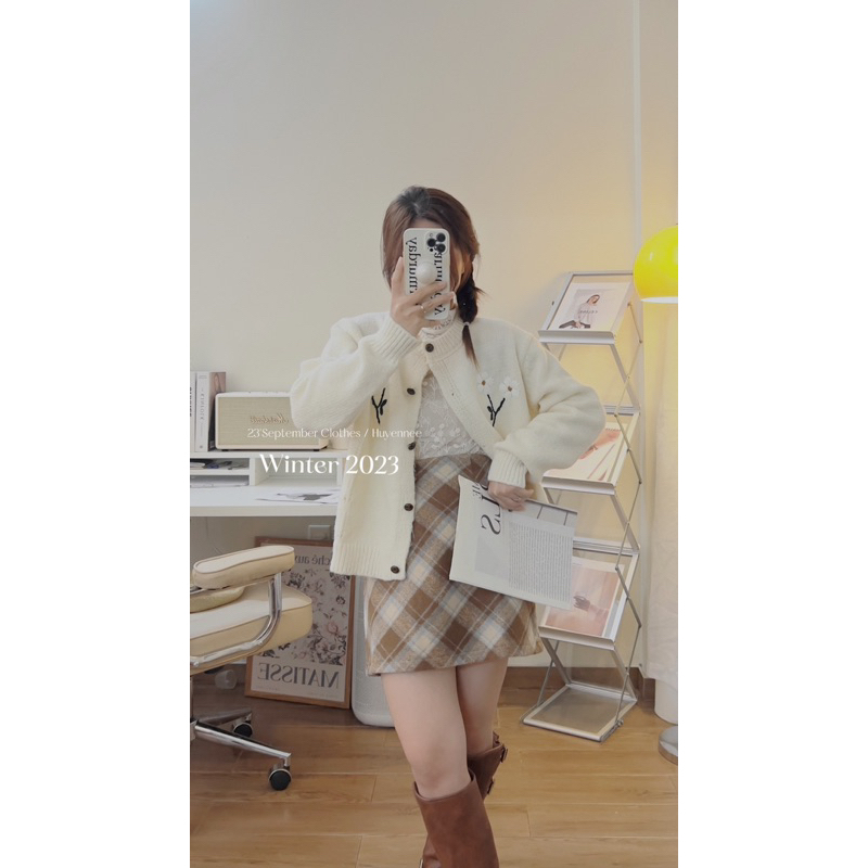 Áo khoác len khuy gỗ ngực thêu hoa 23'September Clothes