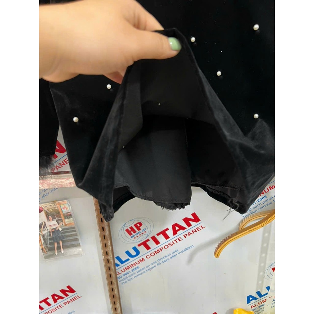 Váy Nhung EVANIA Váy Nhung Đen Suông Dáng Vừa Có Lót Trong, Chất Vải Nhung Cứng Họa Tiết Chấm Bi Trắng B294