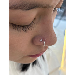 (KHUYÊN TITANIUM) Titanium Internal CLEAR Crystal 3MM FLOWER Labret