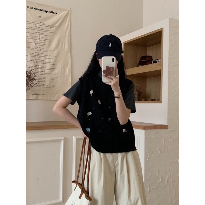 Áo gile len thêu hình nấm Qc