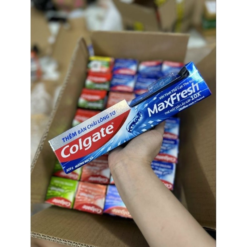 Combo 3 kem đánh răng Colgate maxfresh 225g tặng kèm bàn chải