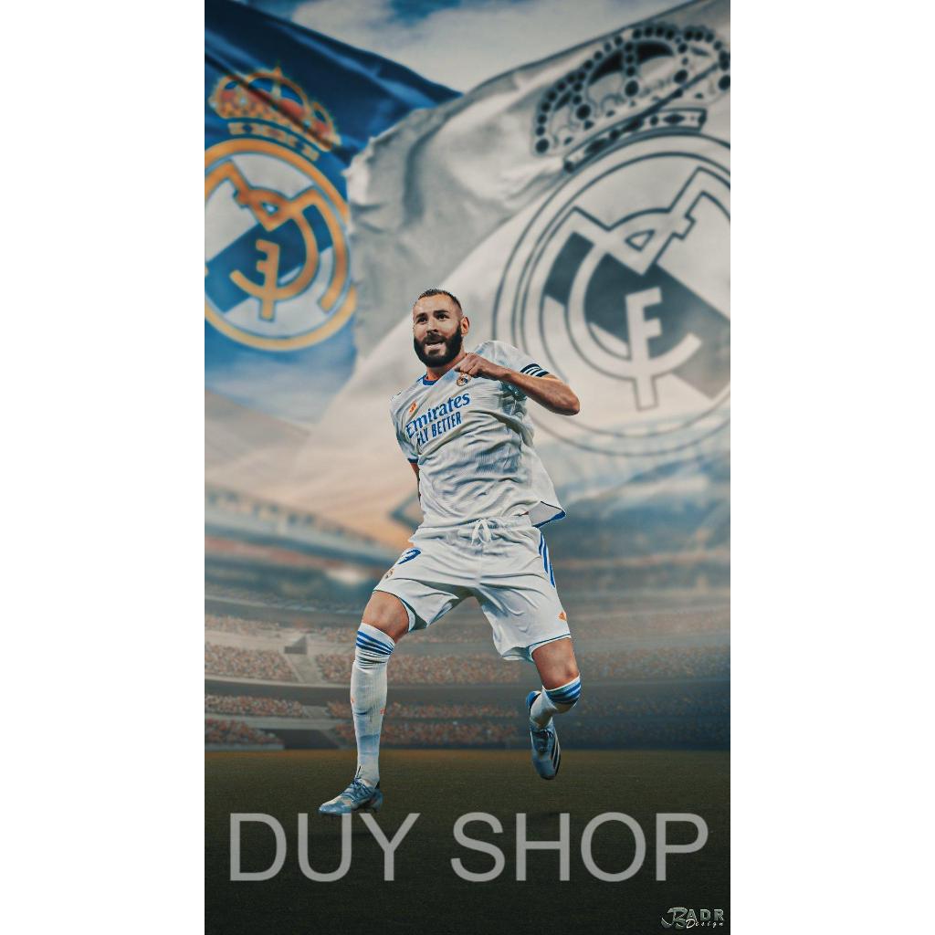 Poster dán tường in hình cầu thủ bóng đá Benzema trong màu áo câu lạc bộ Real Madrid