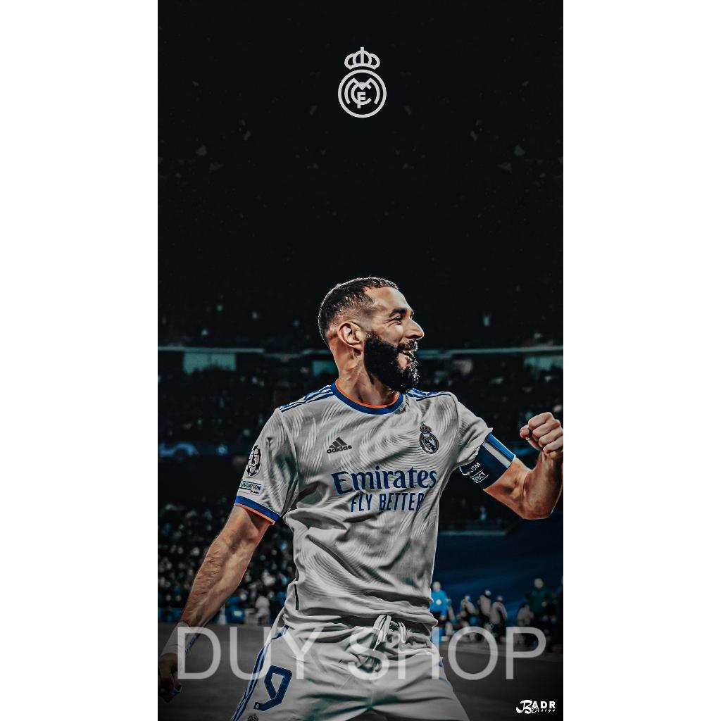 Poster dán tường in hình cầu thủ bóng đá Benzema trong màu áo câu lạc bộ Real Madrid