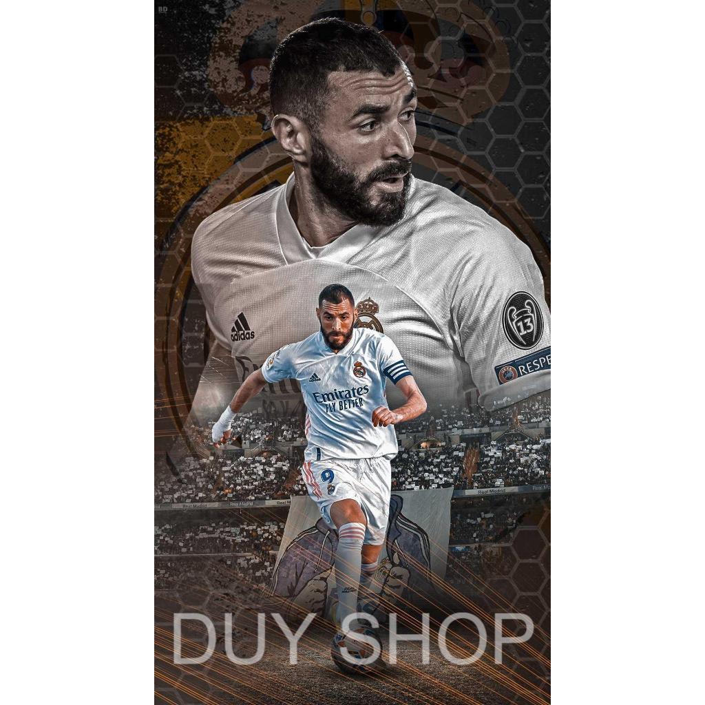 Poster dán tường in hình cầu thủ bóng đá Benzema trong màu áo câu lạc bộ Real Madrid