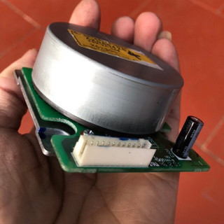 Động cơ bldc 28w tháo máy nhật.loại tem màu trắng