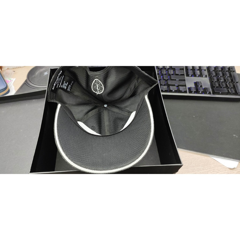 Mũ lưỡi trai Alienware