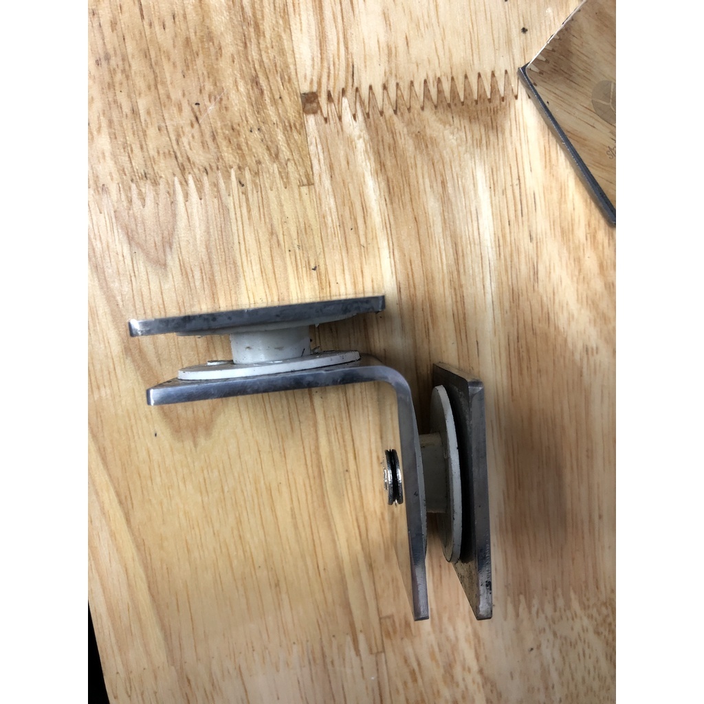 Kẹp tường kính 90 độ - kẹp kính cường lực Inox 304