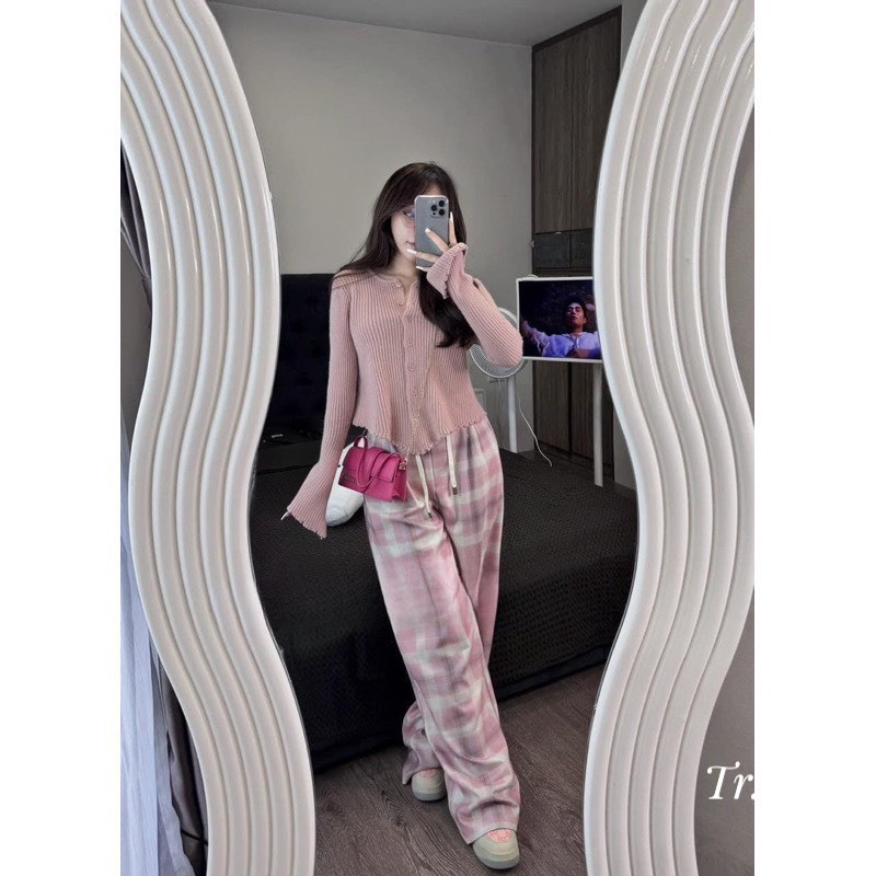 Set áo cadigan len tay loe viền bèo quần kẻ hàng QCL1