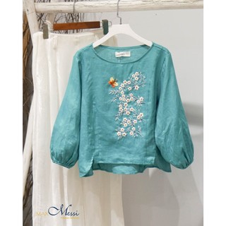MaxMessi - Áo top linen cao cấp thêu tay hoa mai tay lửng
