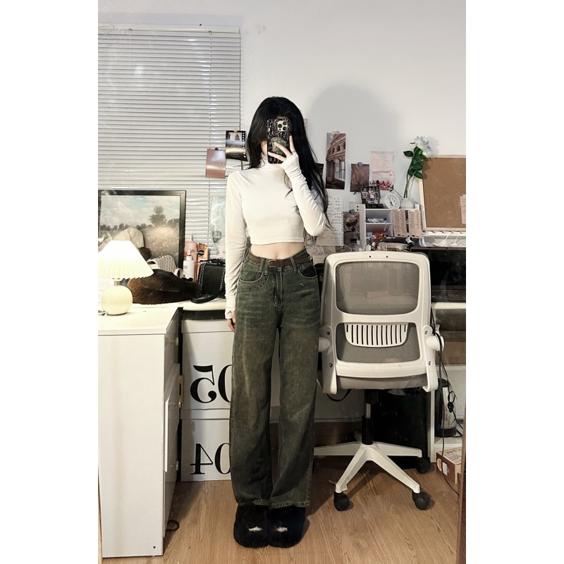 Quần bò suông màu xanh lạ