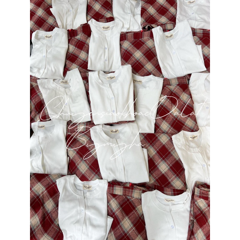 SET ÁO GÂN TRẮNG - CHÂN VÁY CARO ĐỎ