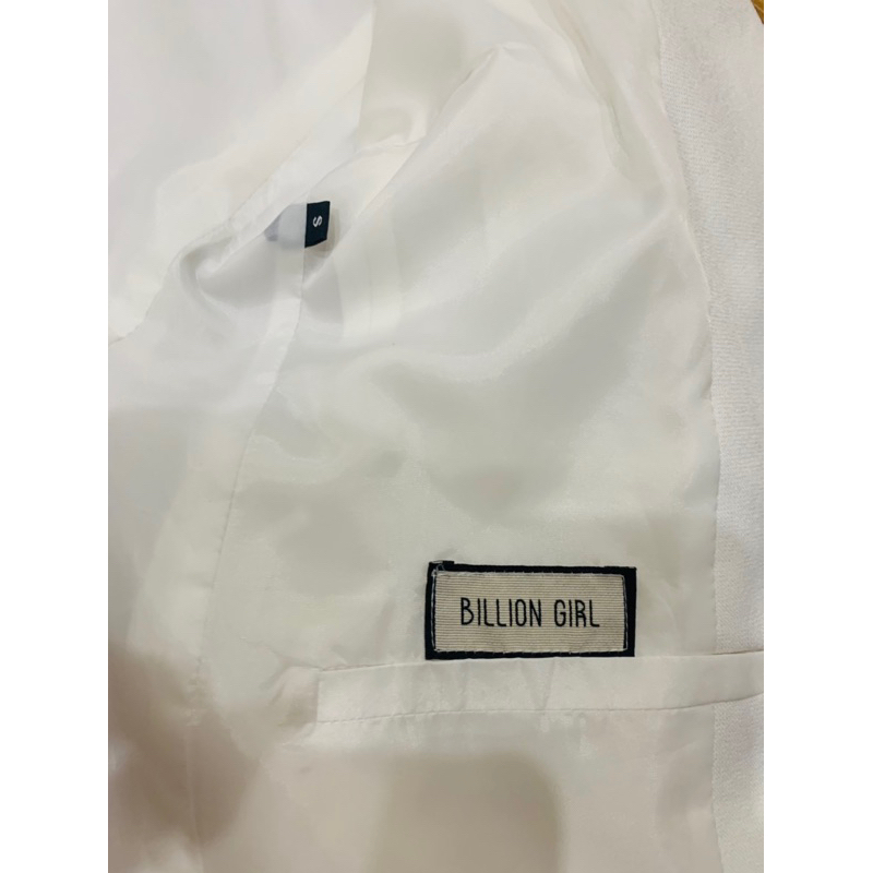 Pass áo blazer billion girl