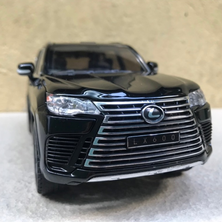 Mô hình tĩnh đồ chơi siêu xe ô tô Lexus Lx600 tỷ lệ 1:24 bằng hợp kim cao cấp có đèn led, còi giá thành rẻ nhất Việt Nam