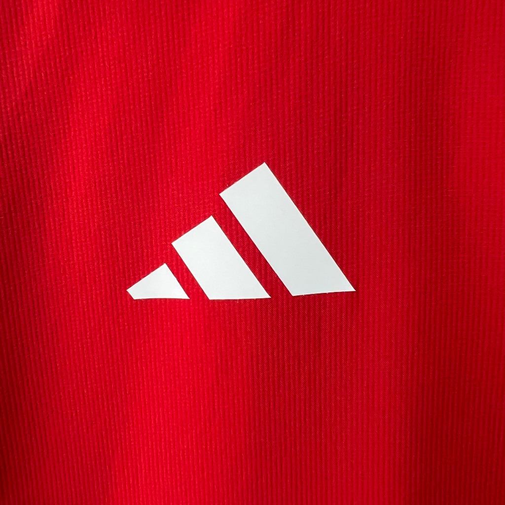 Áo khoác MUFC HOJLUND 2023 đỏ trơn logo quỷ vải gió trượt nước, chống nắng