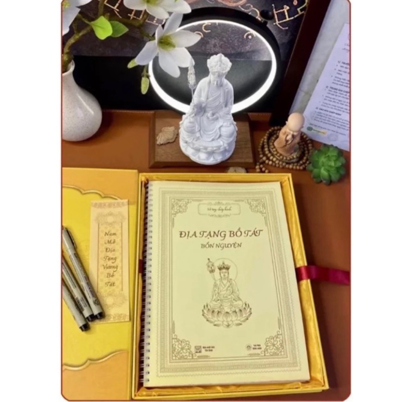 Sổ chép kinh Địa Tạng + Chú đại bi in mờ