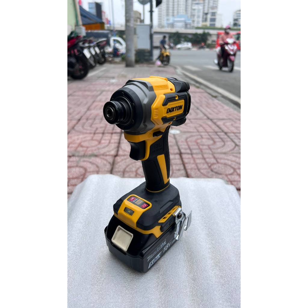 Máy Bắn Vít Dekton 230Nm Dòng Compact / M21-CV230NCP / Motor Brushless / Chân Pin Phổ Thông Makita