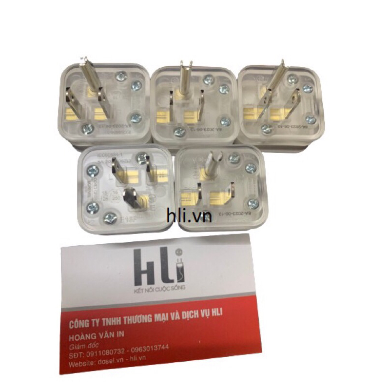 Phích cắm 3 chấu schneider E16P