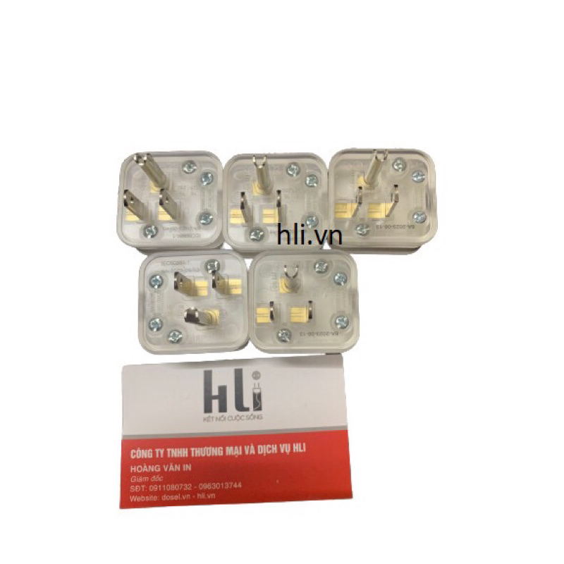 Phích cắm 3 chấu schneider E16P