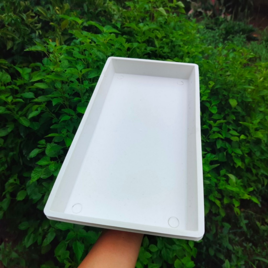 Máng cho ong ăn | Máng cho ong nội ăn uống nước 1 lít đến 1.2 lít dưới đáy thùng