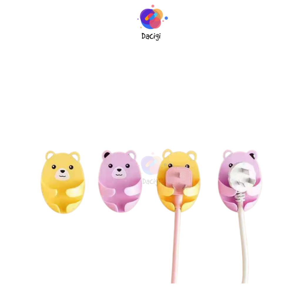 Móc treo ổ cắm hình gấu, giá đỡ phích cắm điện dán tường, móc dán tường kẹp giữ dây điện, kẹp giữ dây cáp sạc - Dacigi