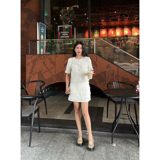 Chân váy ren ngắn
