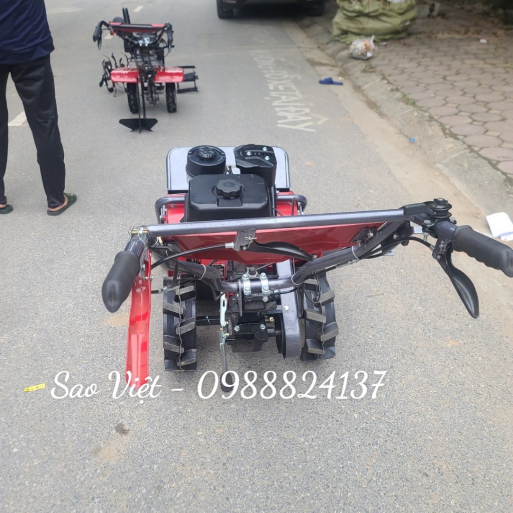Máy cắt cỏ trục băm đẩy 4 bánh xe chạy xăng 7hp chuyên làm cỏ.