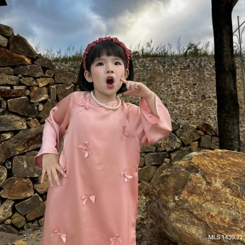 Áo dài cách tân nơ hồng kèm bờm melisa 13-50kg