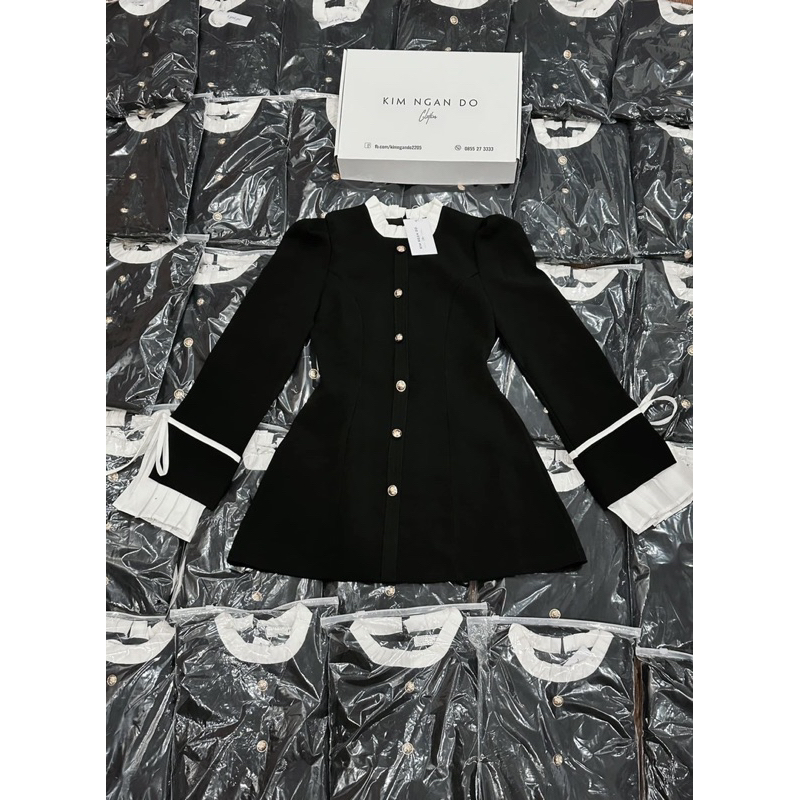 Váy thiết kế cổ bèo phối màu, váy đính cúc đồng xinh