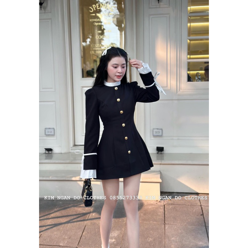 Váy thiết kế cổ bèo phối màu, váy đính cúc đồng xinh