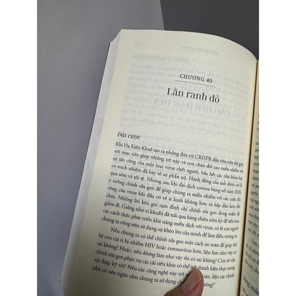 Sách -  Viết lại mã sự sống – Walter Isaacson - Hiền Nguyễn, Lưu Trung Kiên dịch – Omega